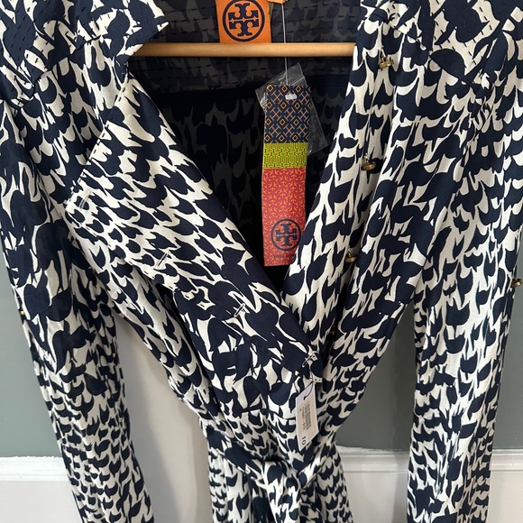 Tory Burch Black and Cream Abstract Blouse - Picture 6 of 6